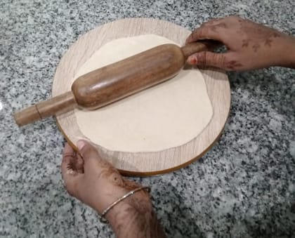 Mii Art wood chakla belan chapati maker rolling pin and board(size-polpat-27cm,belan-33cm,)1set