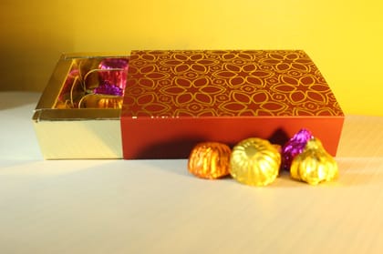 Ooty's Finest Chocolate Gift Box | Handcrafted Delights,Assorted molding chocolate with colour wrappers