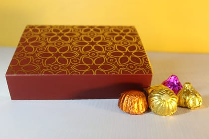 Ooty's Finest Chocolate Gift Box | Handcrafted Delights,Assorted molding chocolate with colour wrappers