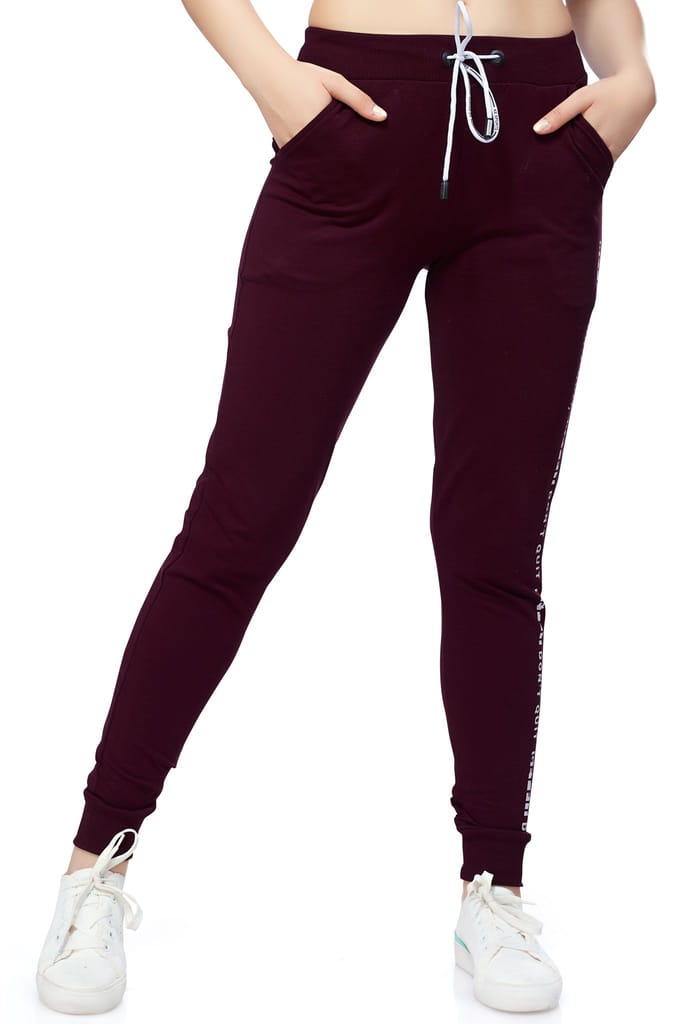 ZEYO Women's Joggers Typography Green Regular Fit Track Pant