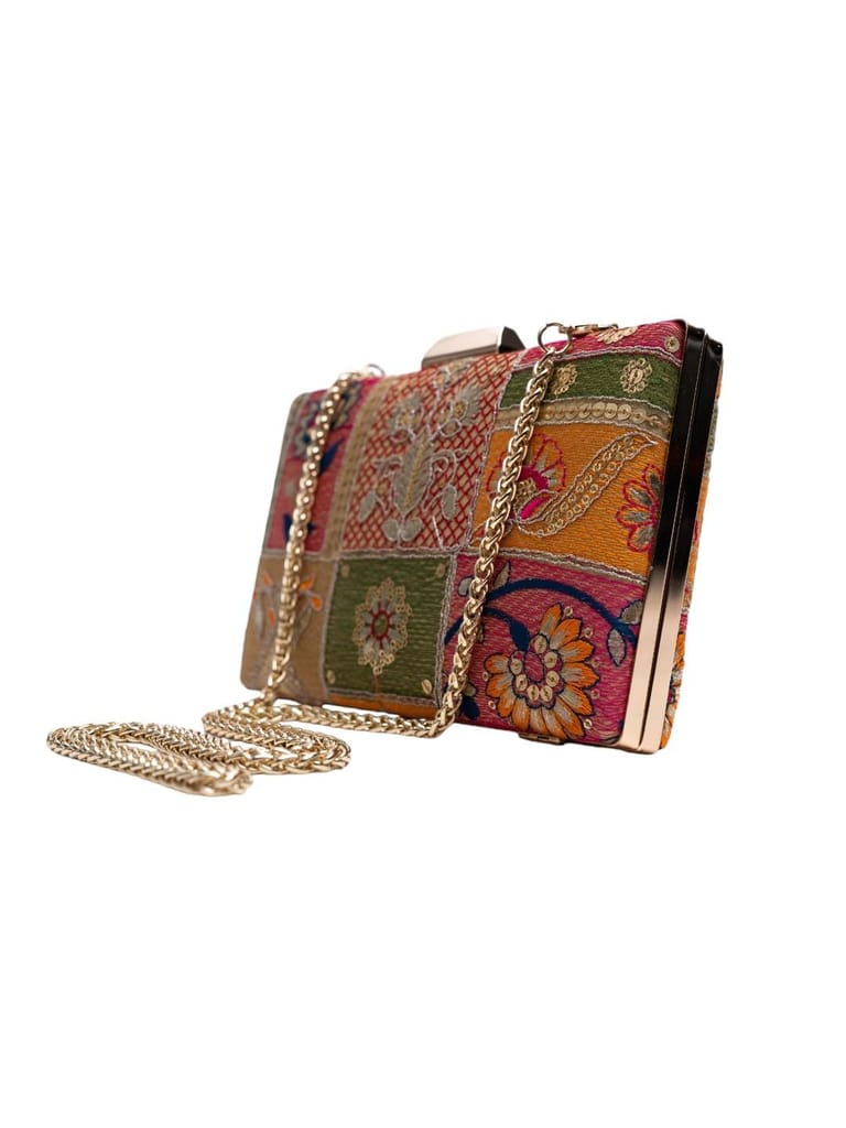 Vdesi Raanisa Ethnic Clutch