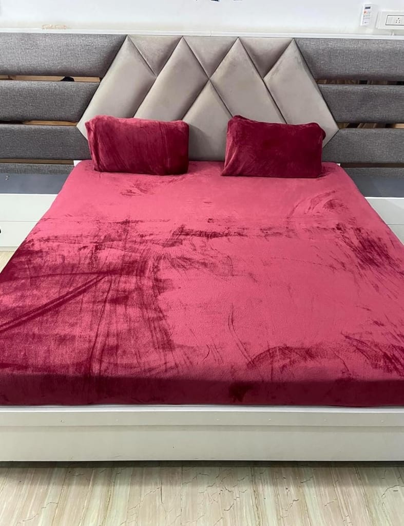 Soft and Warm Velvet Double Bedsheet with 2 Pillow Covers - Maroon