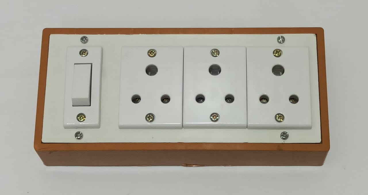 6A 3 Sockets (3 Pin Socket) & 1 Switch Extension Box with 6A Plug & 20m Wire