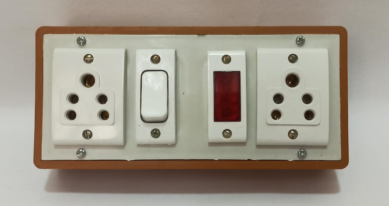 6A 2 Sockets (5 Pin Socket) & 1 Switch Extension Box with Indicator, 6A Plug & 3m Wire