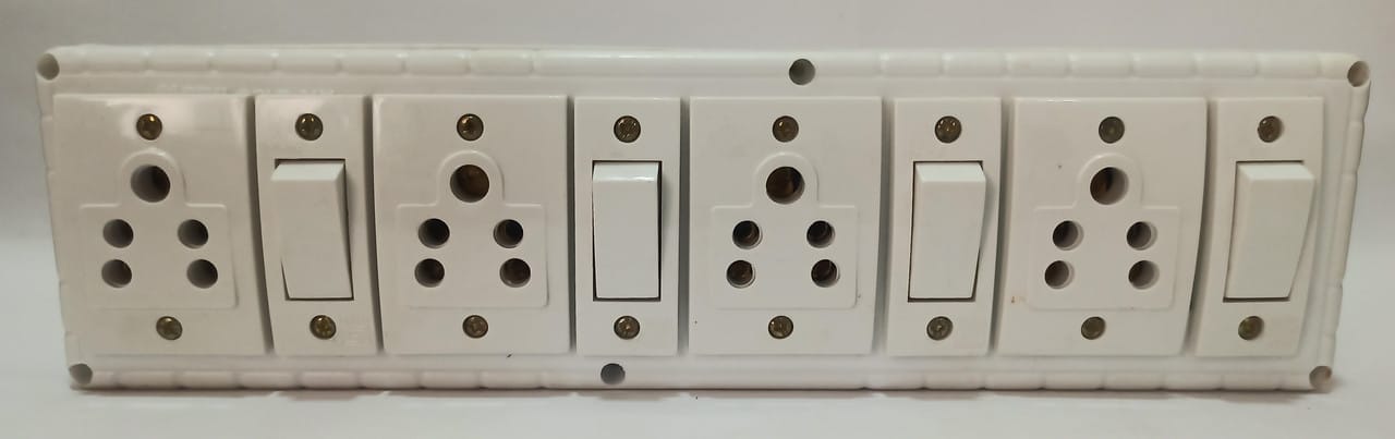6A 4 Sockets (5 Pin Socket) & 4 Switch (Straight) Extension Box with 6A Plug & 20m Wire