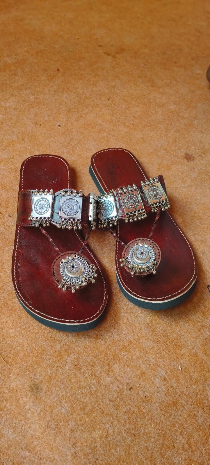 female trational leather sandle