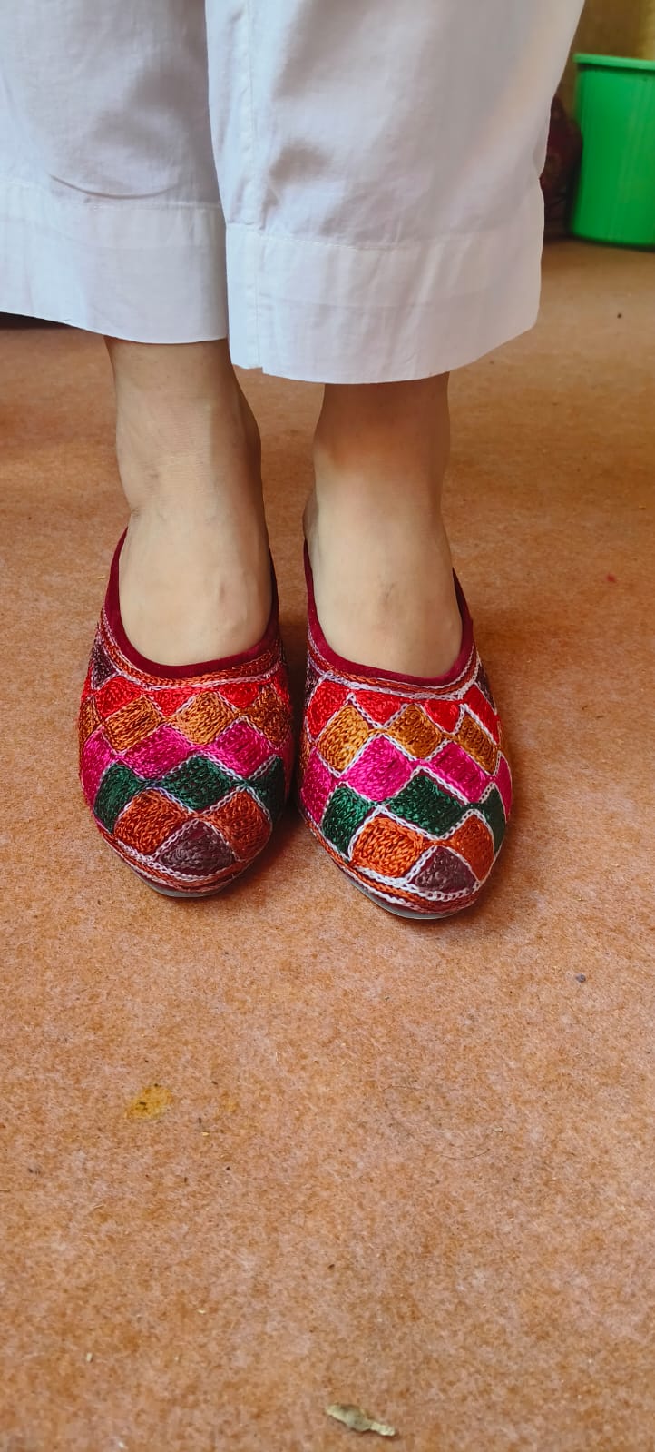 multicolour female leather juti