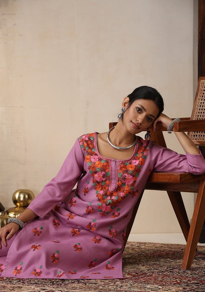 HOC Crafts Woollen Aari Embroidered Solid Women's 2 PC Long Kurta Set - Lavender