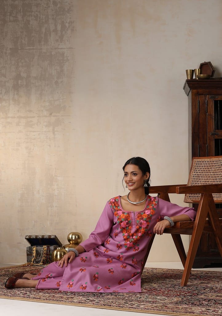 HOC Crafts Woollen Aari Embroidered Solid Women's 2 PC Long Kurta Set - Lavender