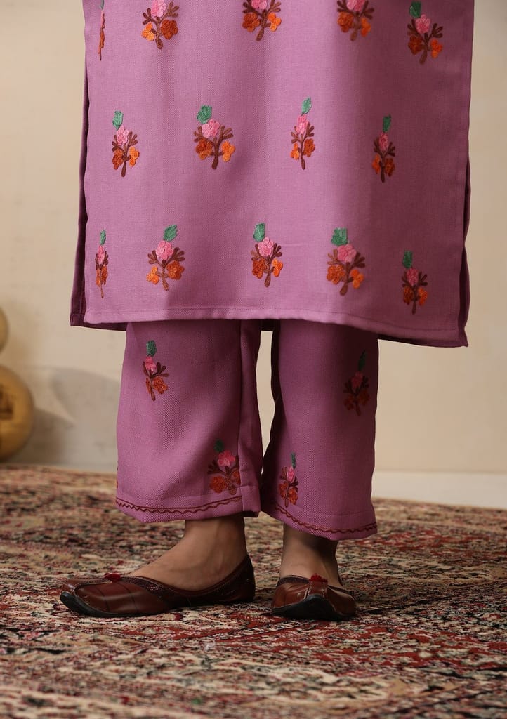 HOC Crafts Woollen Aari Embroidered Solid Women's 2 PC Long Kurta Set - Lavender