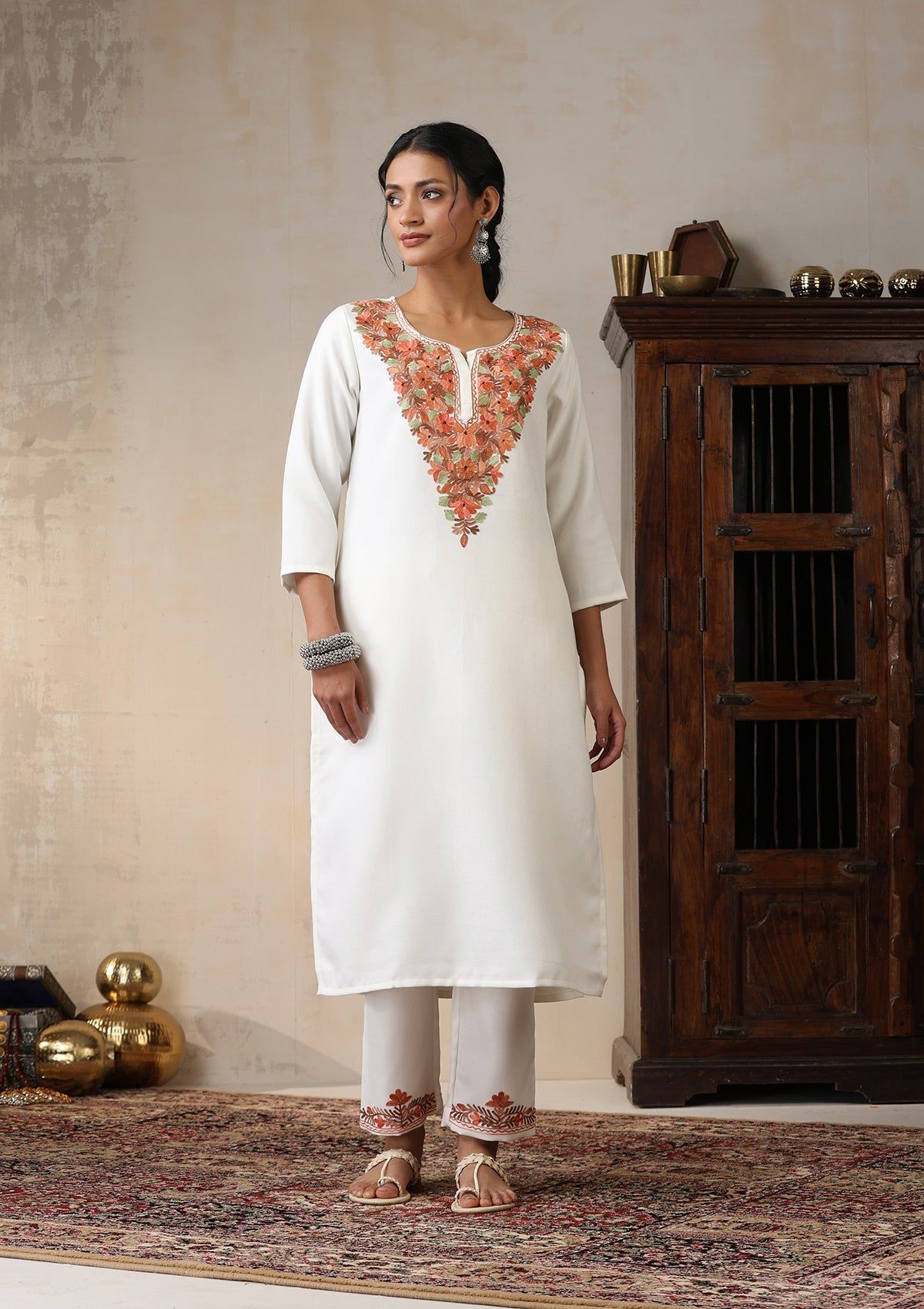 HOC Crafts Woollen Aari Embroidered Solid Women's 2 PC long Kurta Set - White