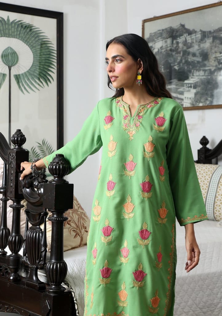 HOC Crafts Aari Embroidered Cotton Solid Women's Long Kurta - Green
