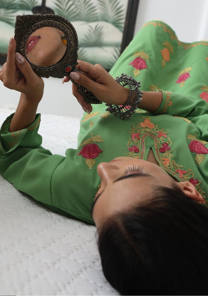 HOC Crafts Aari Embroidered Cotton Solid Women's Long Kurta - Green