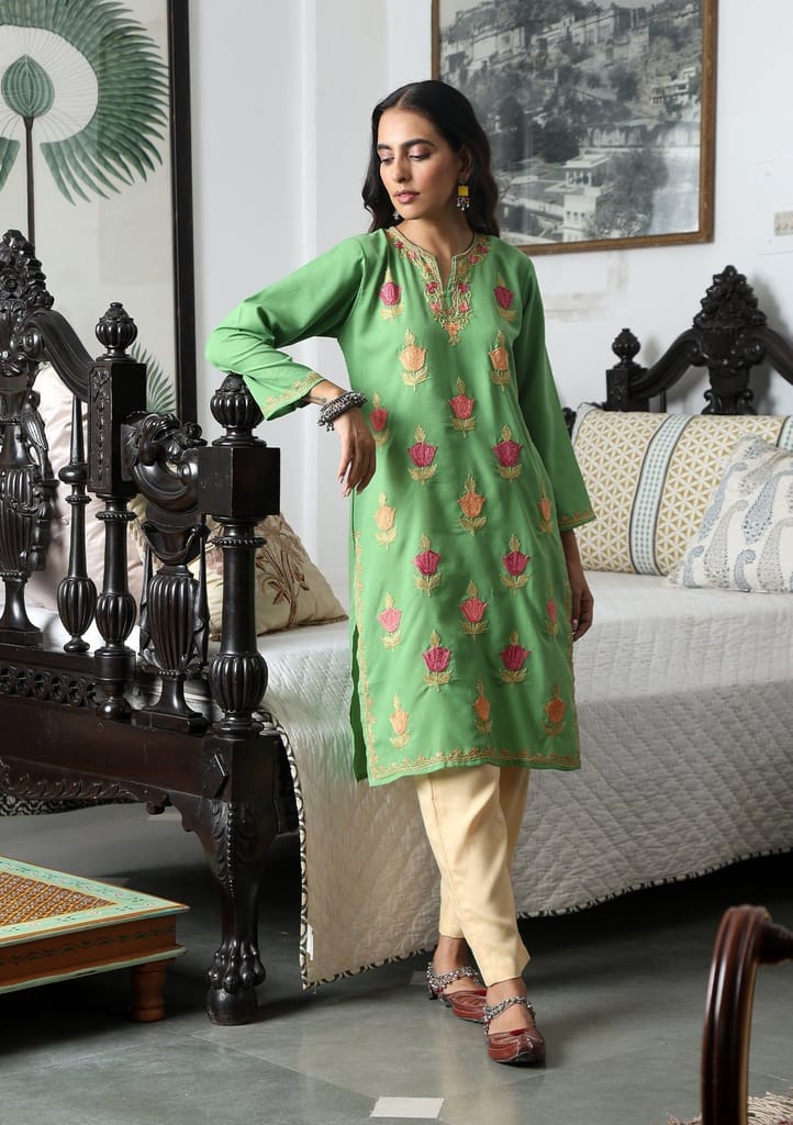 HOC Crafts Aari Embroidered Cotton Solid Women's Long Kurta - Green