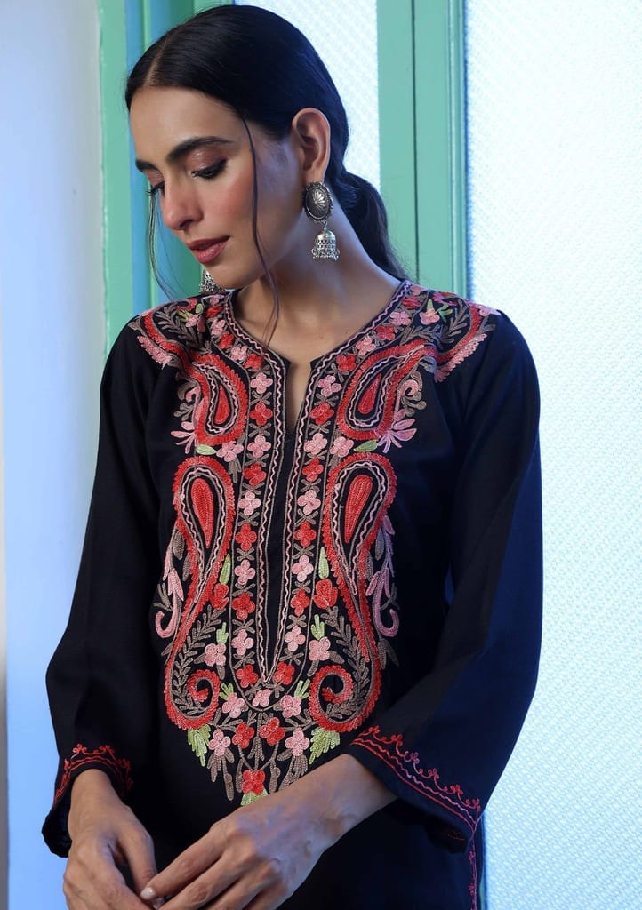 HOC Crafts Aari Embroidered Cotton Solid Women's Long Kurta - Black