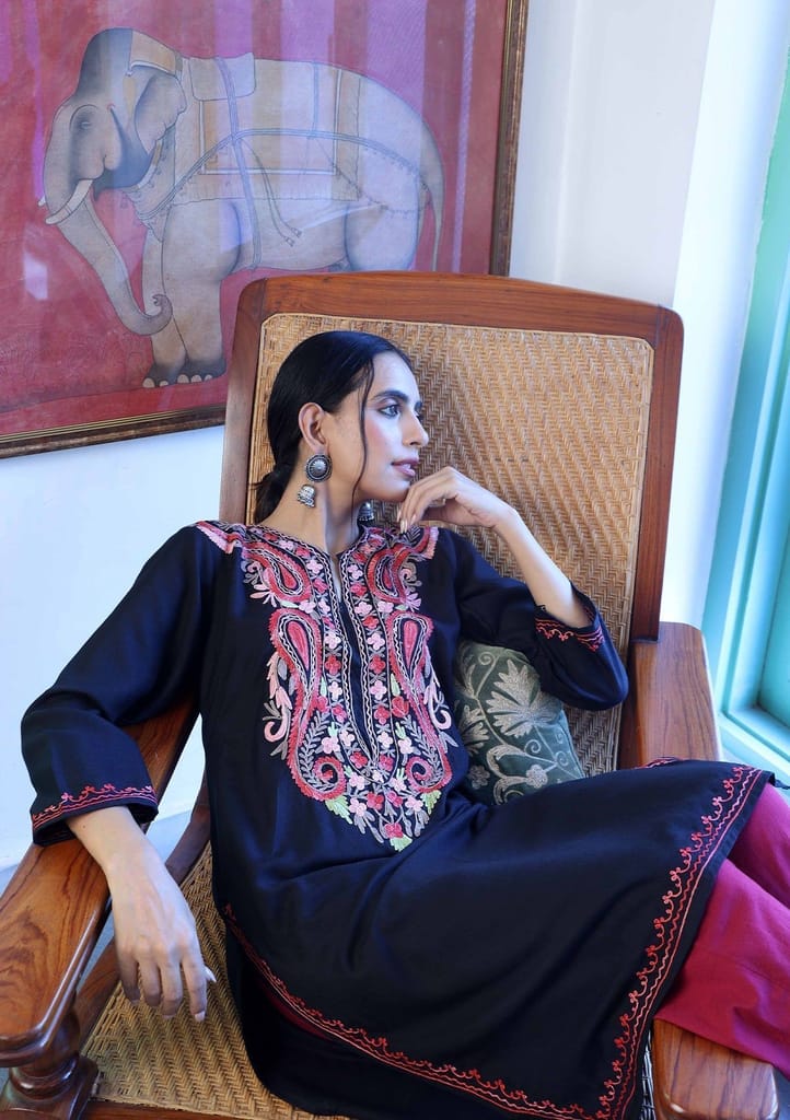 HOC Crafts Aari Embroidered Cotton Solid Women's Long Kurta - Black
