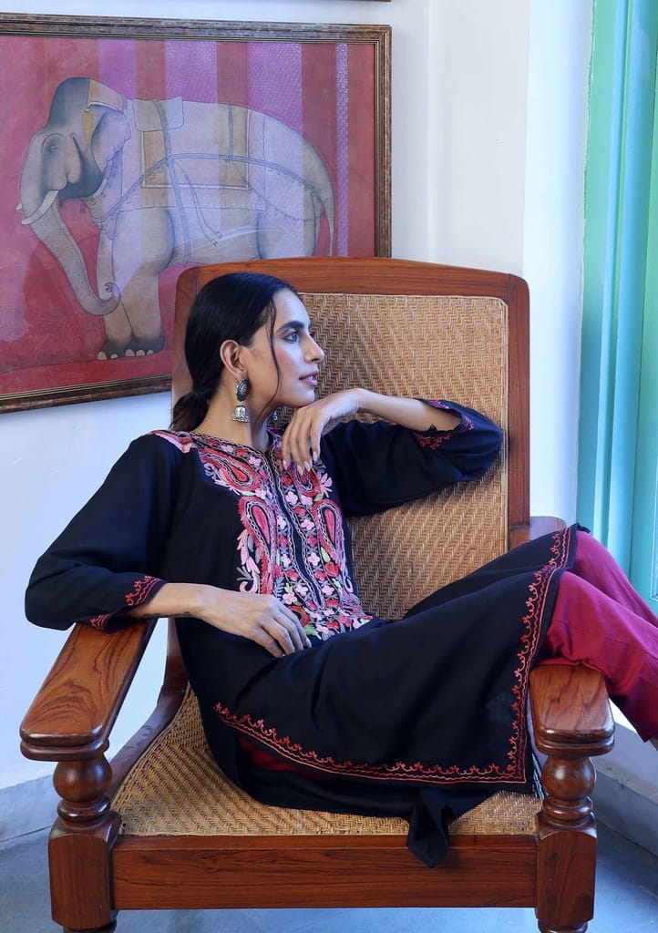 HOC Crafts Aari Embroidered Cotton Solid Women's Long Kurta - Black