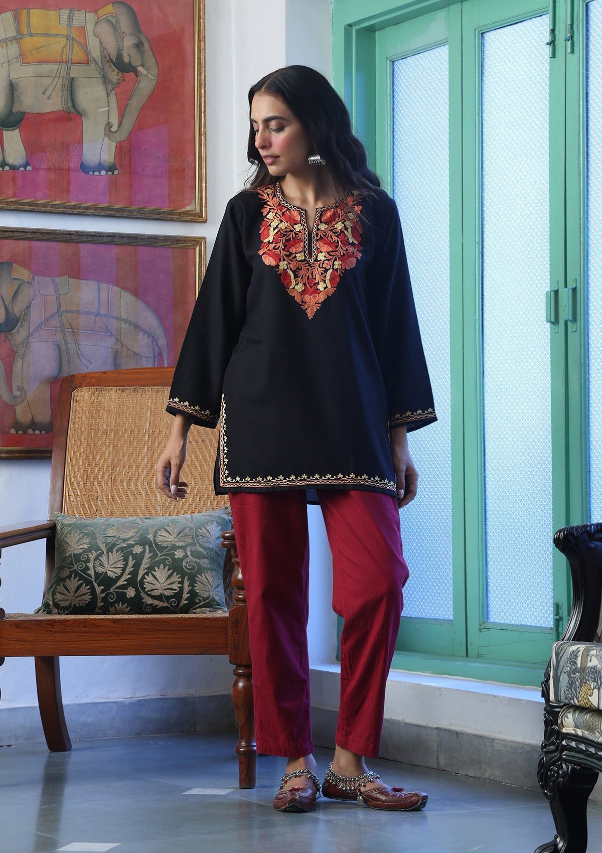 HOC Crafts Aari Embroidered Cotton Solid Women's Short Kurta - Black