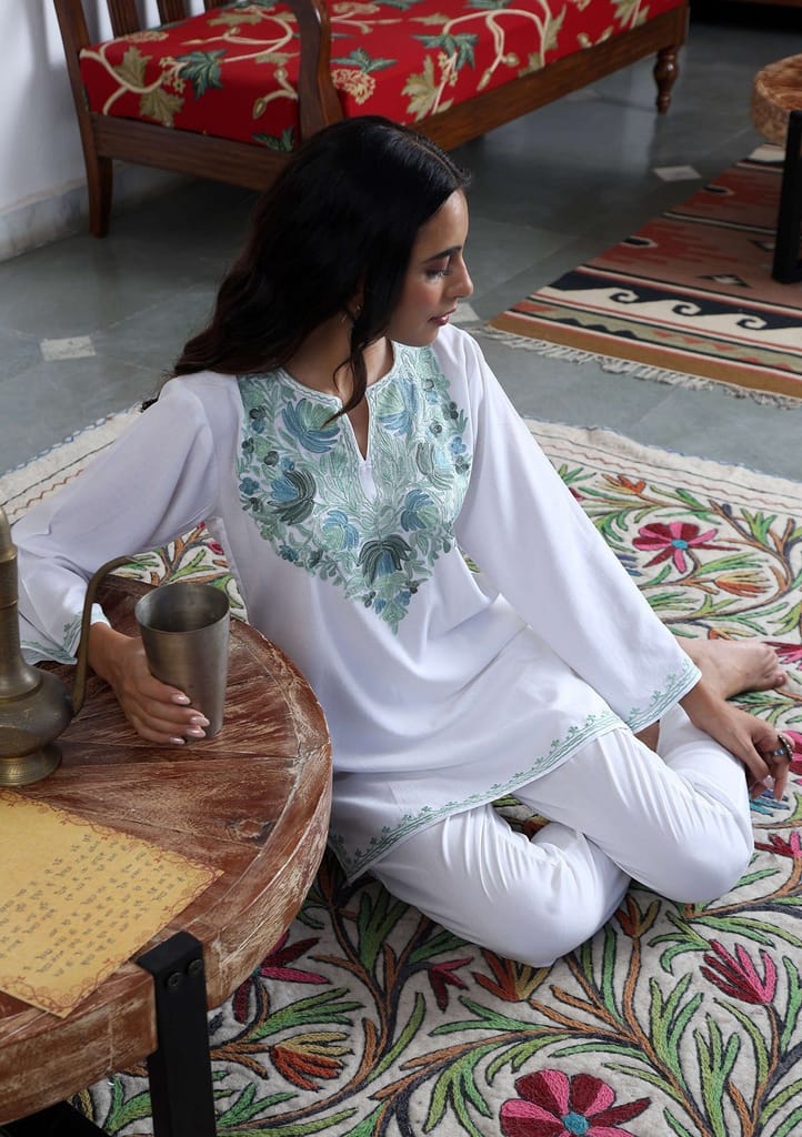 HOC Crafts Aari Embroidered Cotton Solid Women's Short Kurta - White