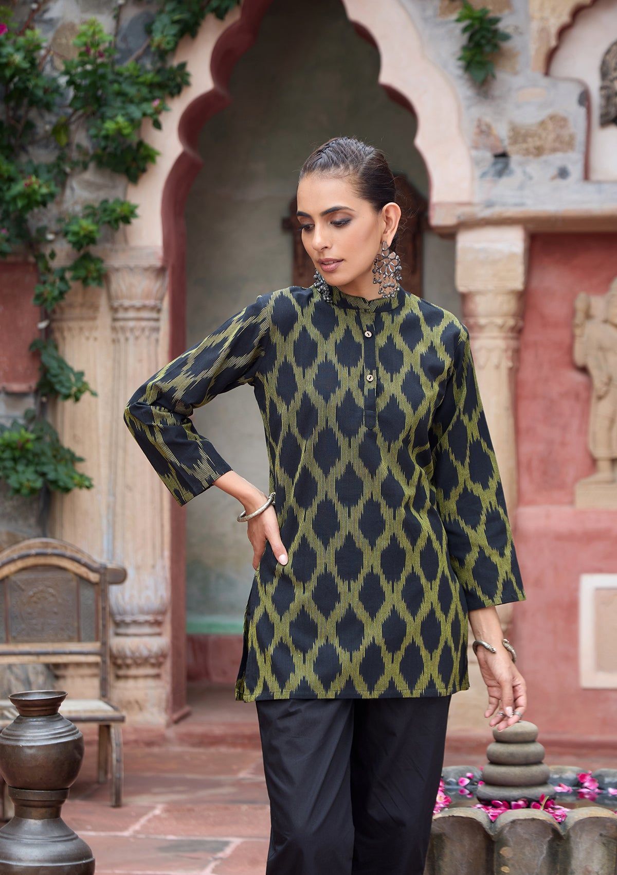 HOC Crafts Ikkat Cotton Solid Women's Short Kurta - Black