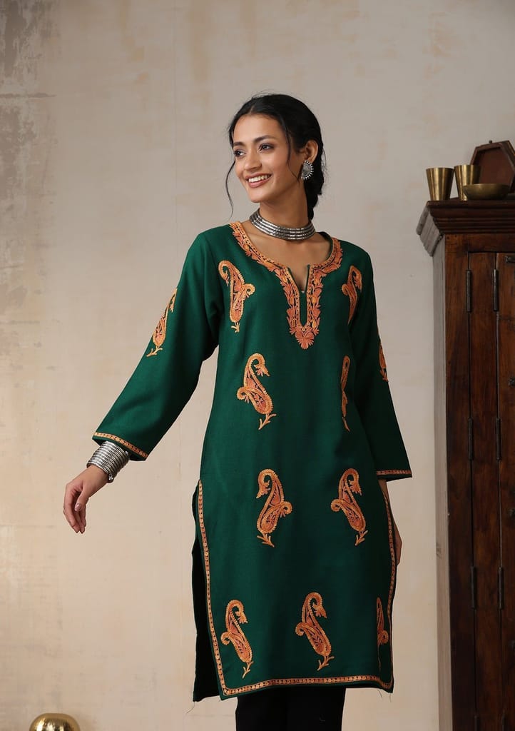 HOC Crafts Aari Embroidered Woollen Solid Women's Long Kurta - Green