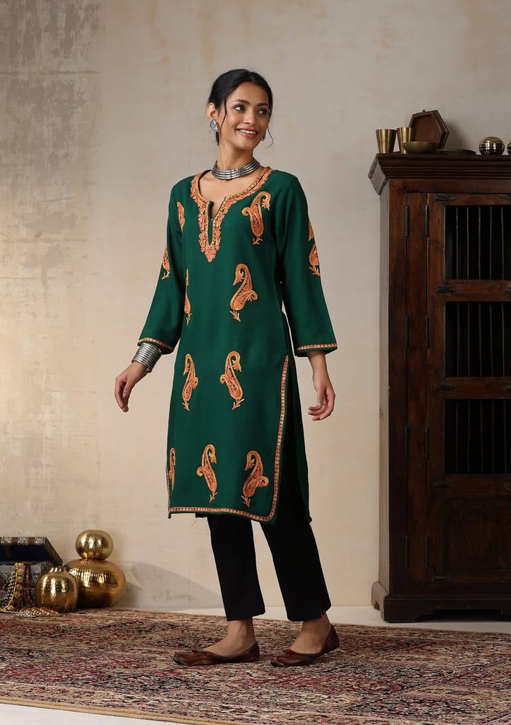 HOC Crafts Aari Embroidered Woollen Solid Women's Long Kurta - Green