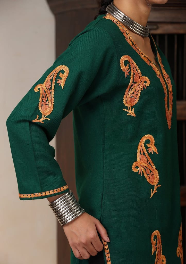 HOC Crafts Aari Embroidered Woollen Solid Women's Long Kurta - Green