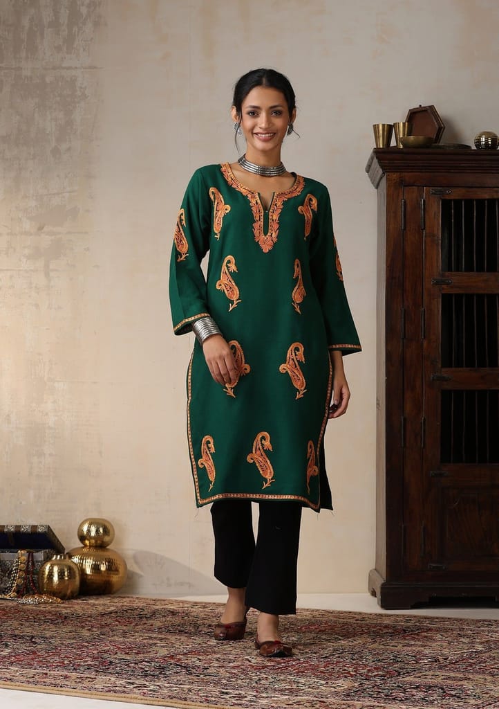 HOC Crafts Aari Embroidered Woollen Solid Women's Long Kurta - Green