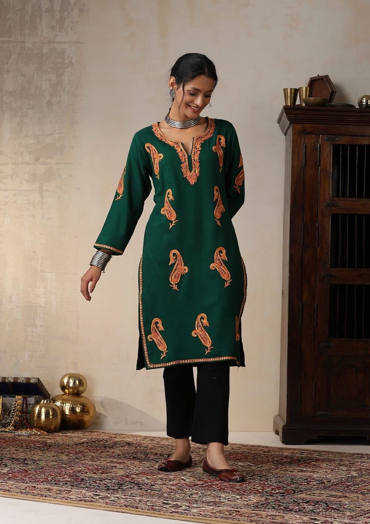 HOC Crafts Aari Embroidered Woollen Solid Women's Long Kurta - Green