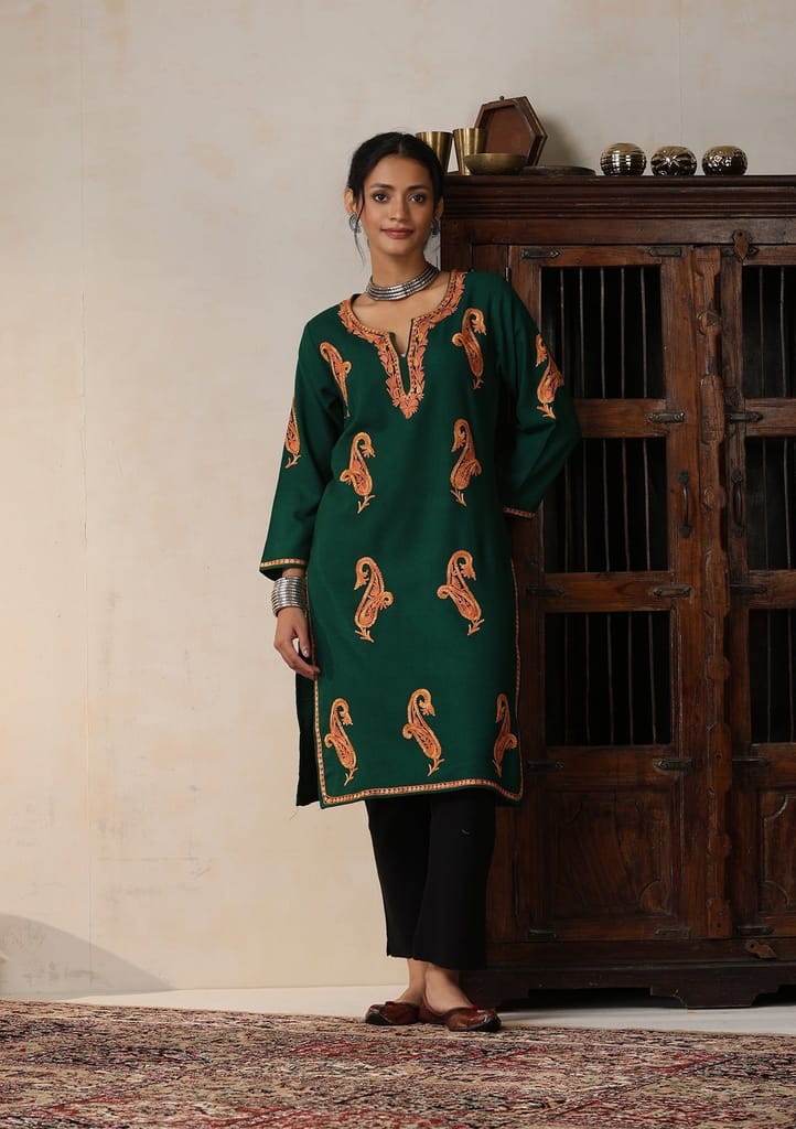 HOC Crafts Aari Embroidered Woollen Solid Women's Long Kurta - Green