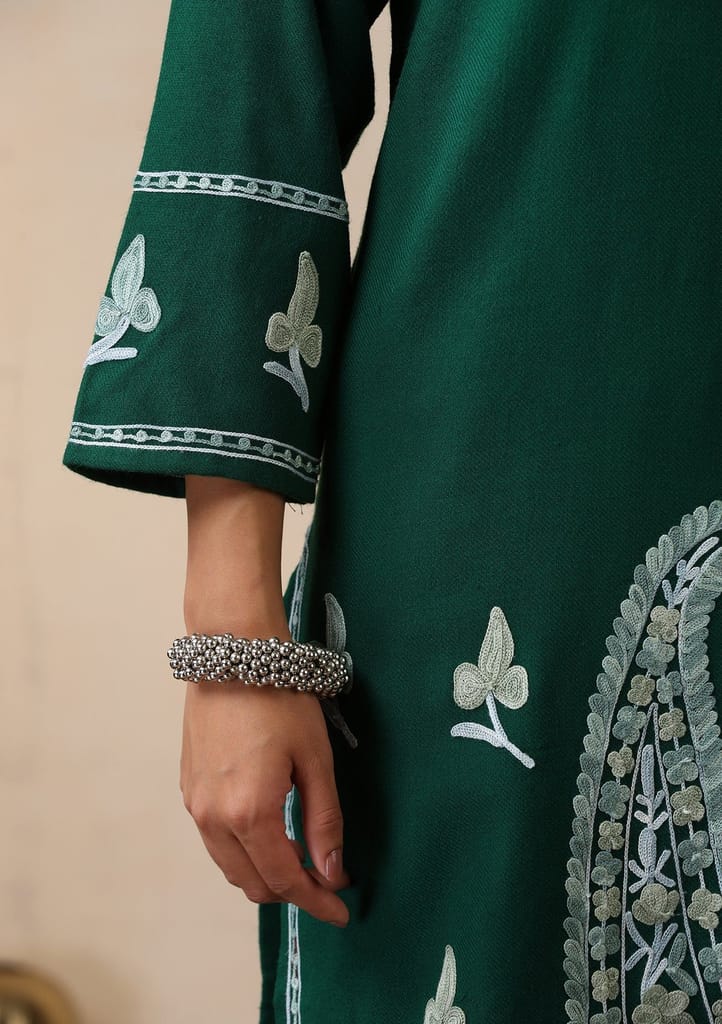 HOC Crafts Aari Embroidered Woollen Solid Women's Long Kurta - Green