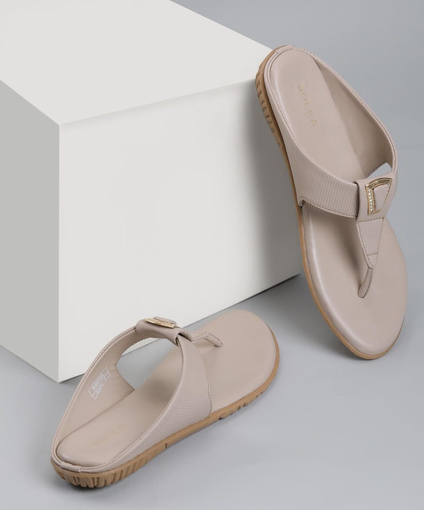 Top Women Paragon Stylish, Lightweight Dailywear Casual Sandals for Women 2025 at ShopCircuit | 