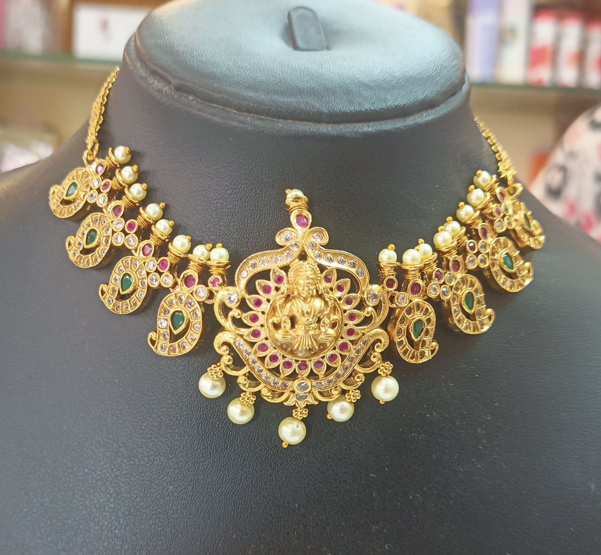 Traditional gold plated antique finish necklace