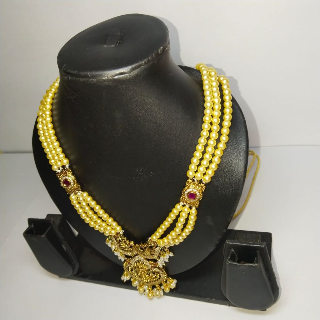 Pearl Necklace Set with Gold Pendant