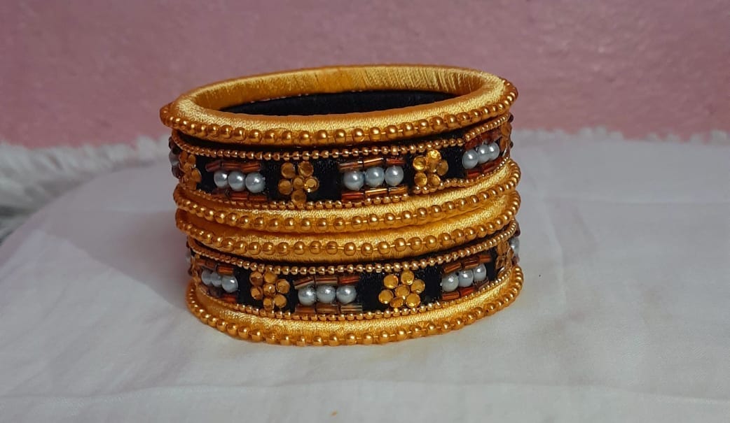 Thread Bangles Set of 4 with Pearl and Beads