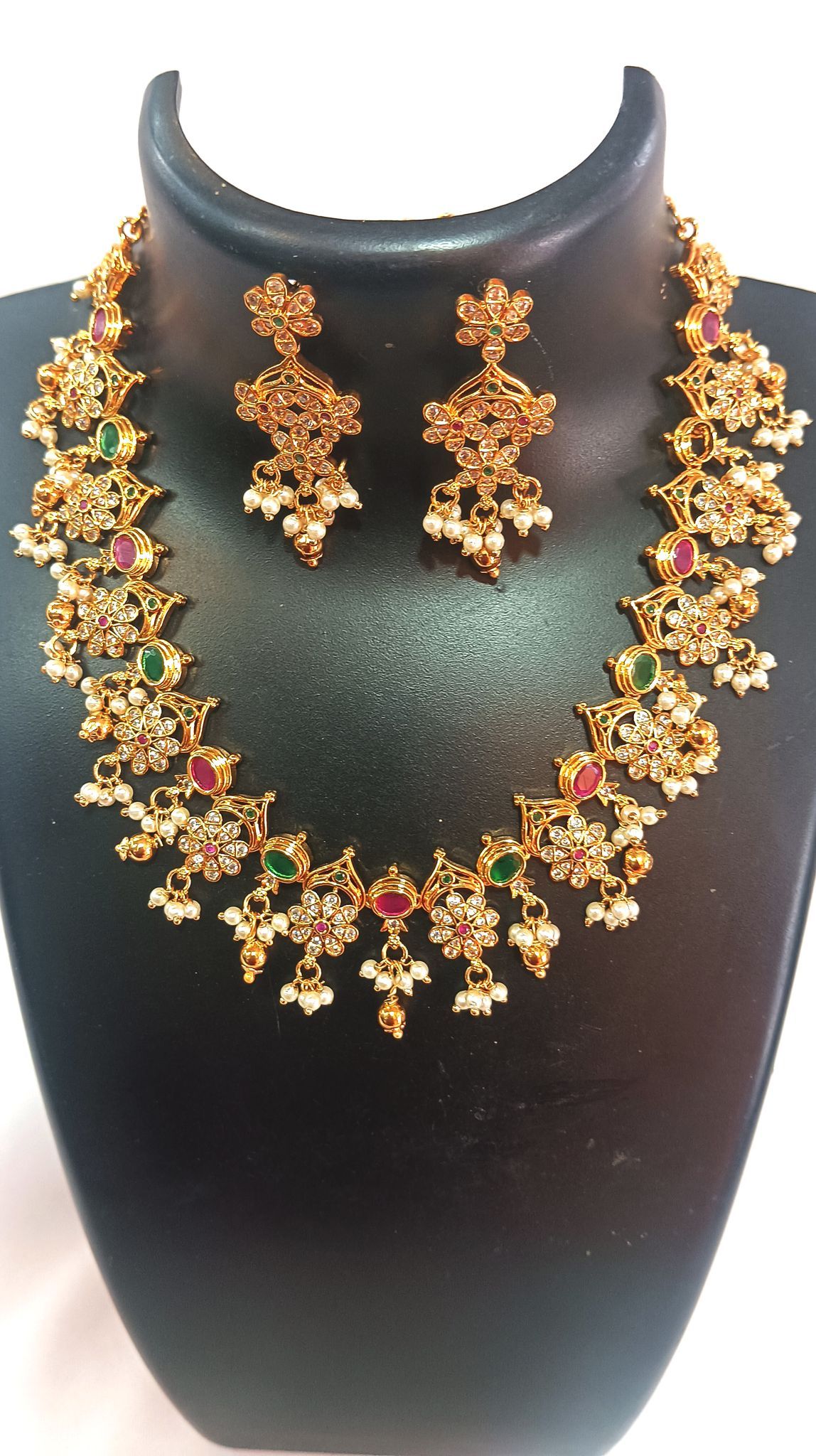 Gold-plated Kundan and pearl choker necklace set with earrings for women