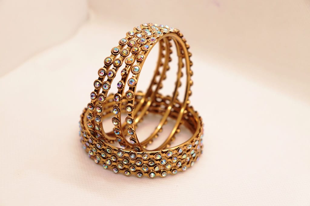 Gold Plated Kundan Bangles Set of 4 for Women - Bangles & Bracelets | Buy online on ZillyBuy