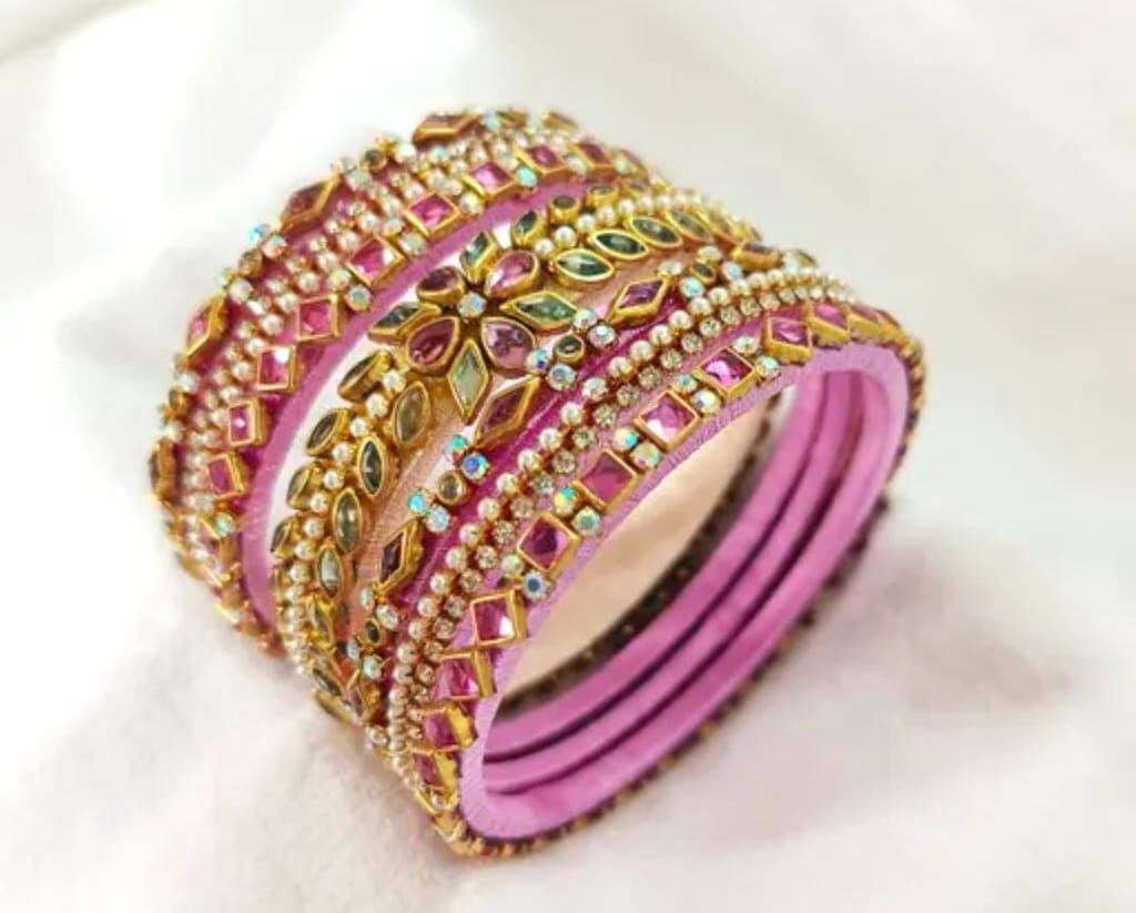 An exquisite set of 8 bangles,