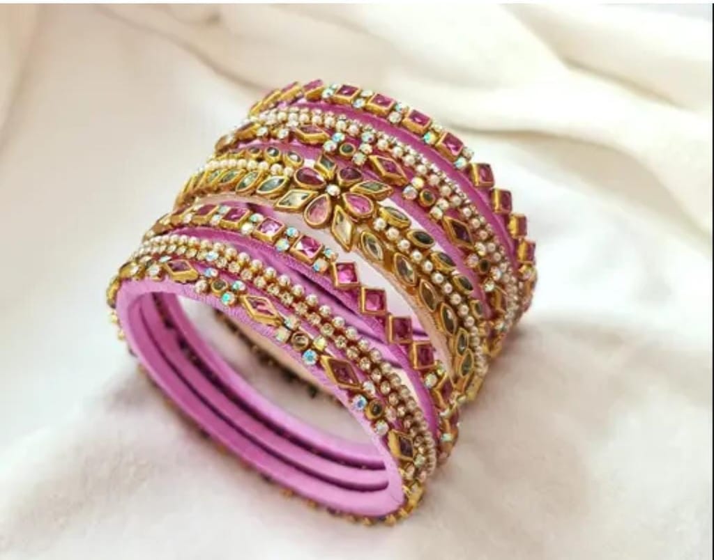An exquisite set of 8 bangles,