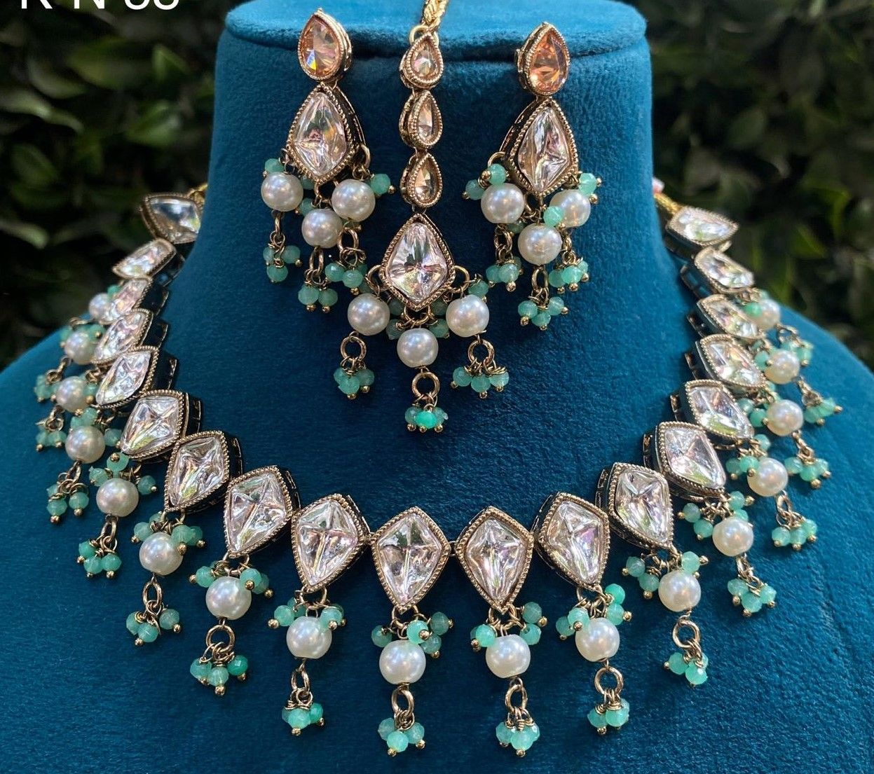 Mint green stone and pearl choker necklace set with earrings