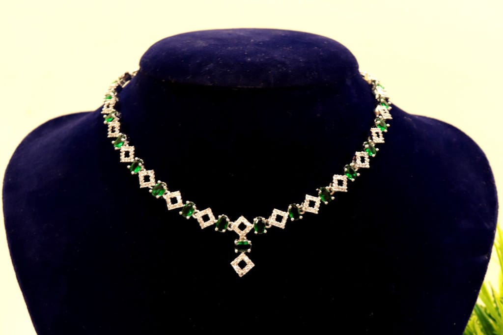 Stunning Emerald and Diamond Necklace Set in White Gold