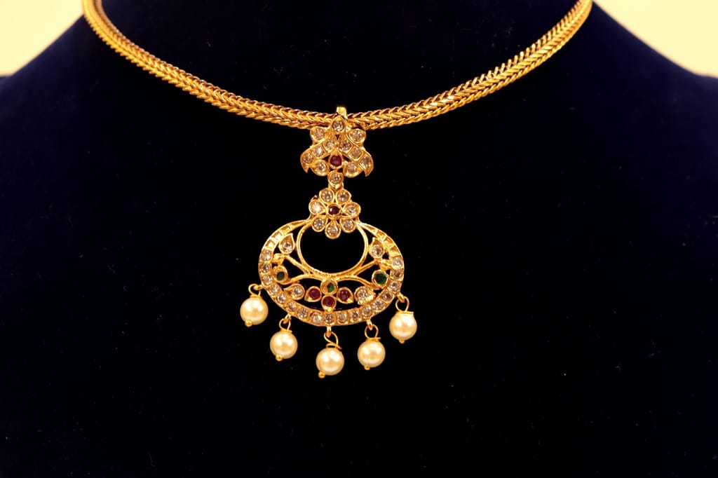 Gold Pendant Set with Pearls and Multicolor Stones