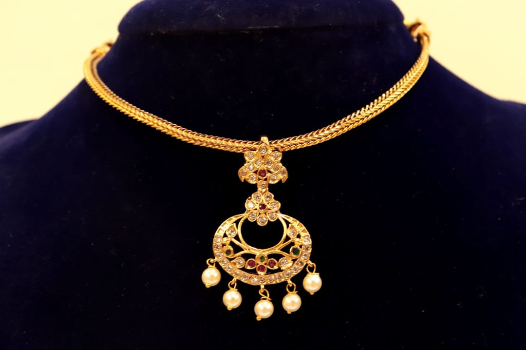 Gold Pendant Set with Pearls and Multicolor Stones