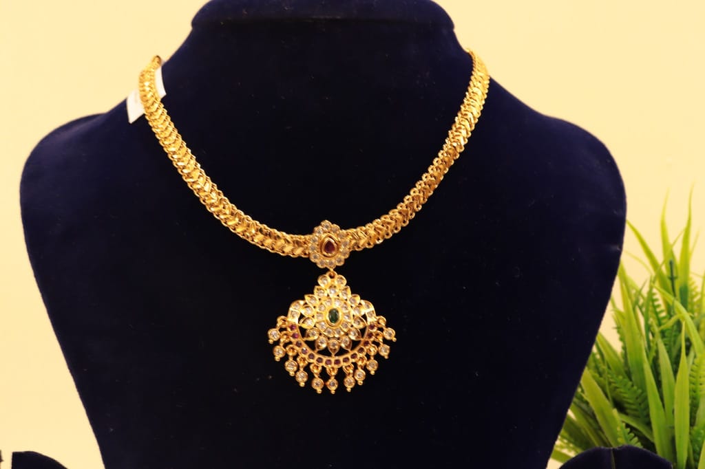 Gold Necklace with Pendant and Pearls