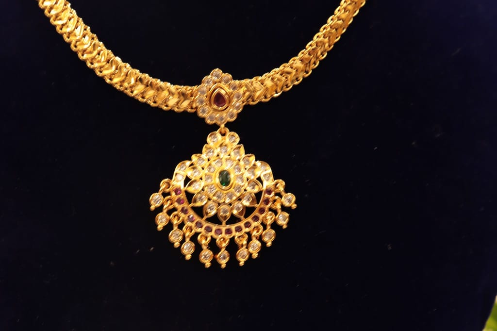 Gold Necklace with Pendant and Pearls