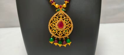 Gold-plated copper traditional necklace set with red and green stones