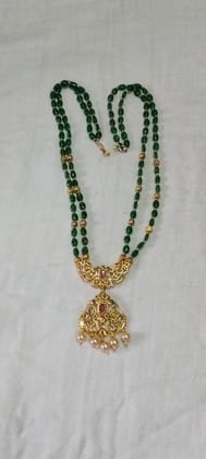 "Stunning Gold Pendant Necklace with Green Beads and Pearl Accents" "Stunning Gold Pendant Necklace with Green Beads and Pearl Accents"