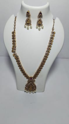 "Stunning Antique Gold Necklace Set with Intricate Stone and Pearl Detailing" "Stunning Antique Gold Necklace Set with Intricate Stone and Pearl Detailing"