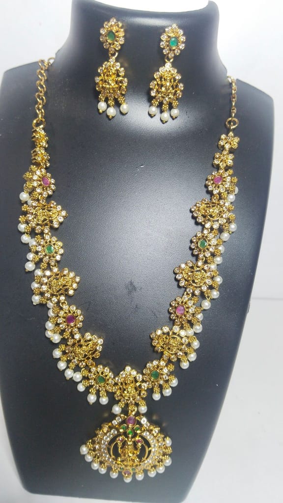 Stunning antique gold necklace set with intricate detailing and pearl drops.