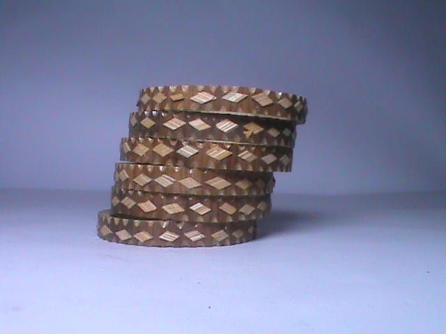 Wooden Bangle Set with Intricate Diamond Pattern